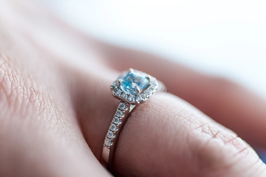 6 Unique Engagement Rings Ideas to Make Your Day Special